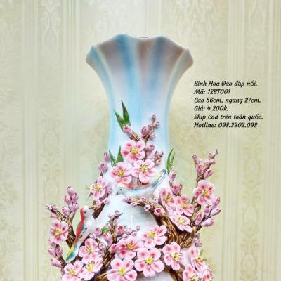 Bình hoa đào đắp nổi